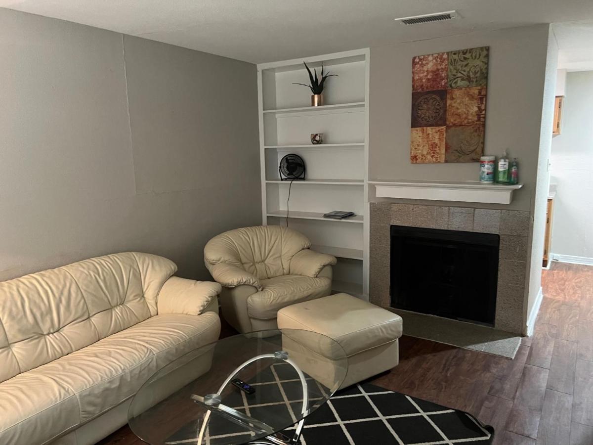 Lovely 1-Bedroom Townhome With Nice Amenities Χιούστον Εξωτερικό φωτογραφία
