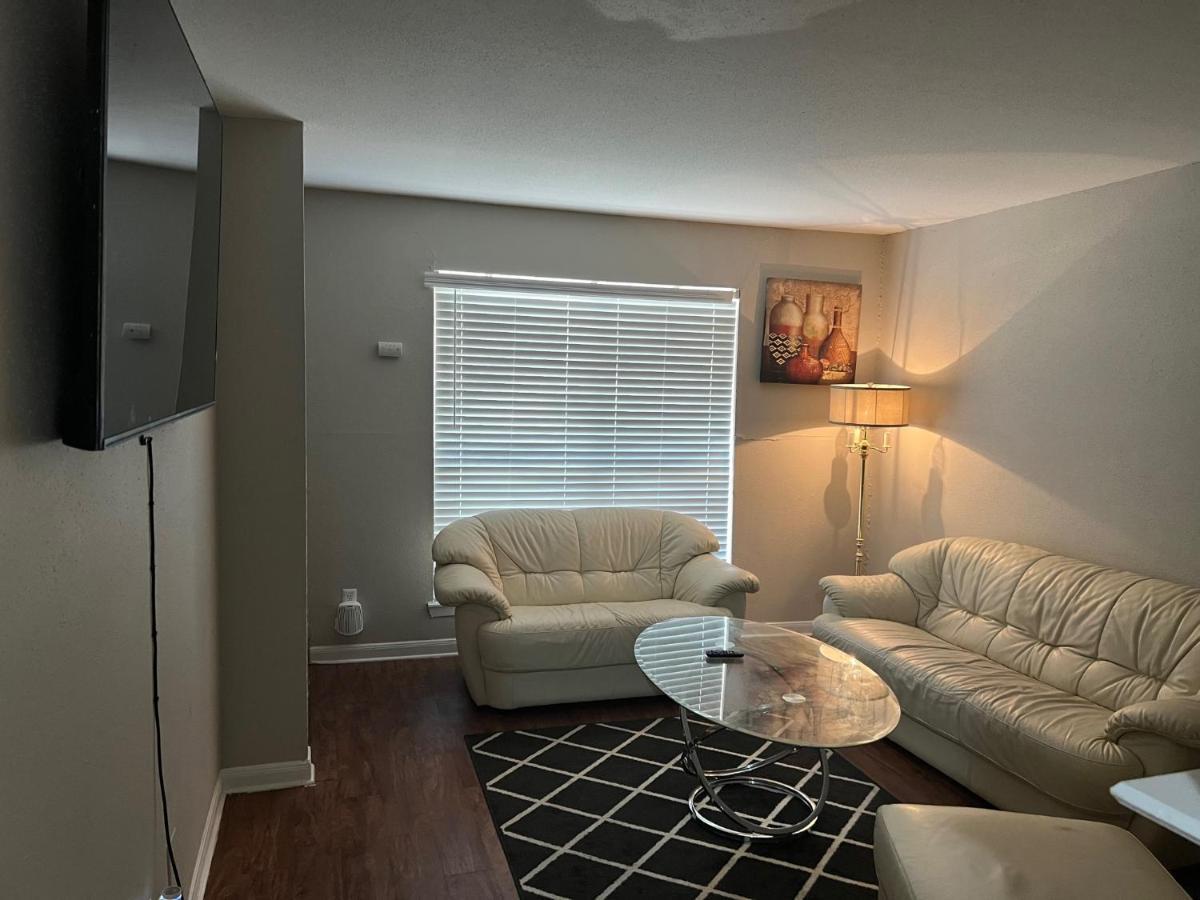 Lovely 1-Bedroom Townhome With Nice Amenities Χιούστον Εξωτερικό φωτογραφία