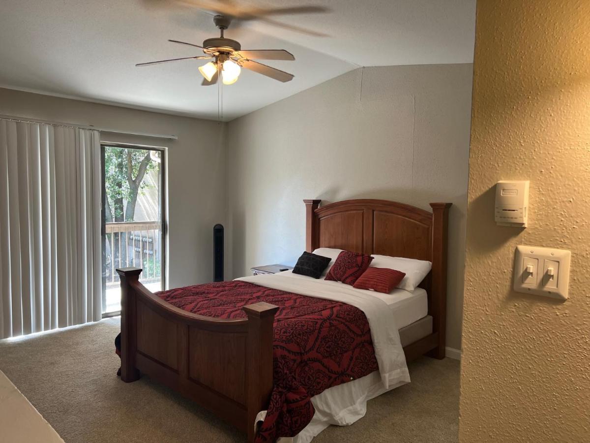 Lovely 1-Bedroom Townhome With Nice Amenities Χιούστον Εξωτερικό φωτογραφία