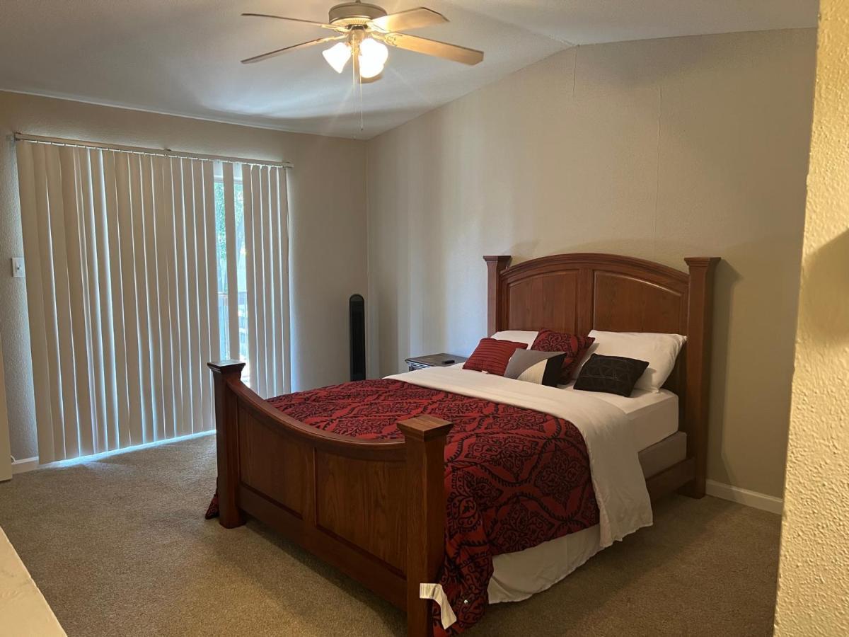 Lovely 1-Bedroom Townhome With Nice Amenities Χιούστον Εξωτερικό φωτογραφία