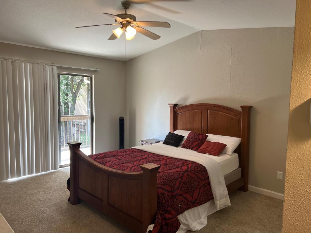 Lovely 1-Bedroom Townhome With Nice Amenities Χιούστον Εξωτερικό φωτογραφία